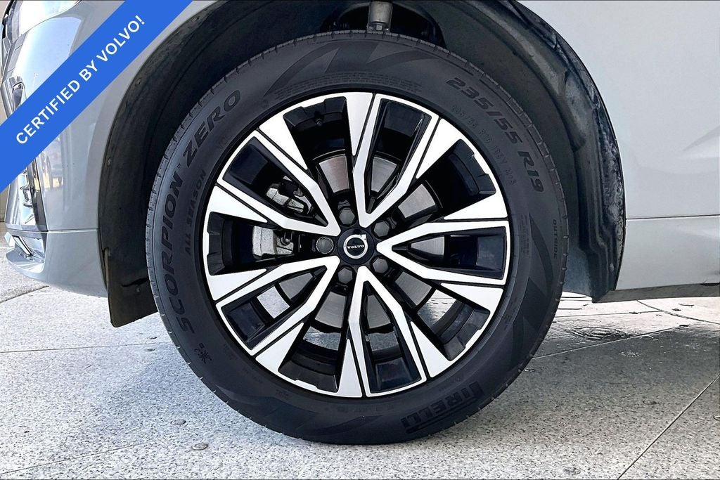 2024 Volvo XC60 B5 Core Dark Theme