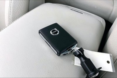 2024 Volvo XC60 B5 Core Dark Theme
