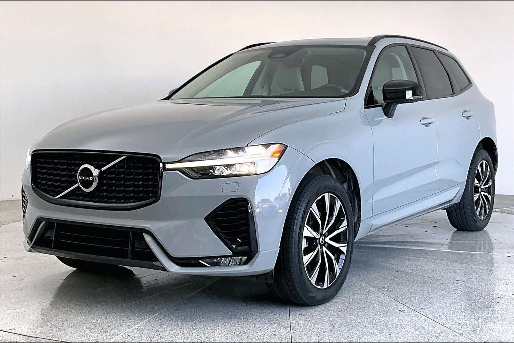 2024 Volvo XC60 B5 Core Dark Theme