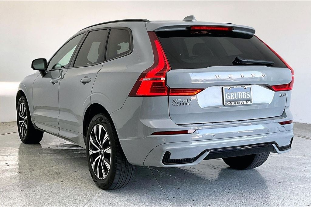2024 Volvo XC60 B5 Core Dark Theme