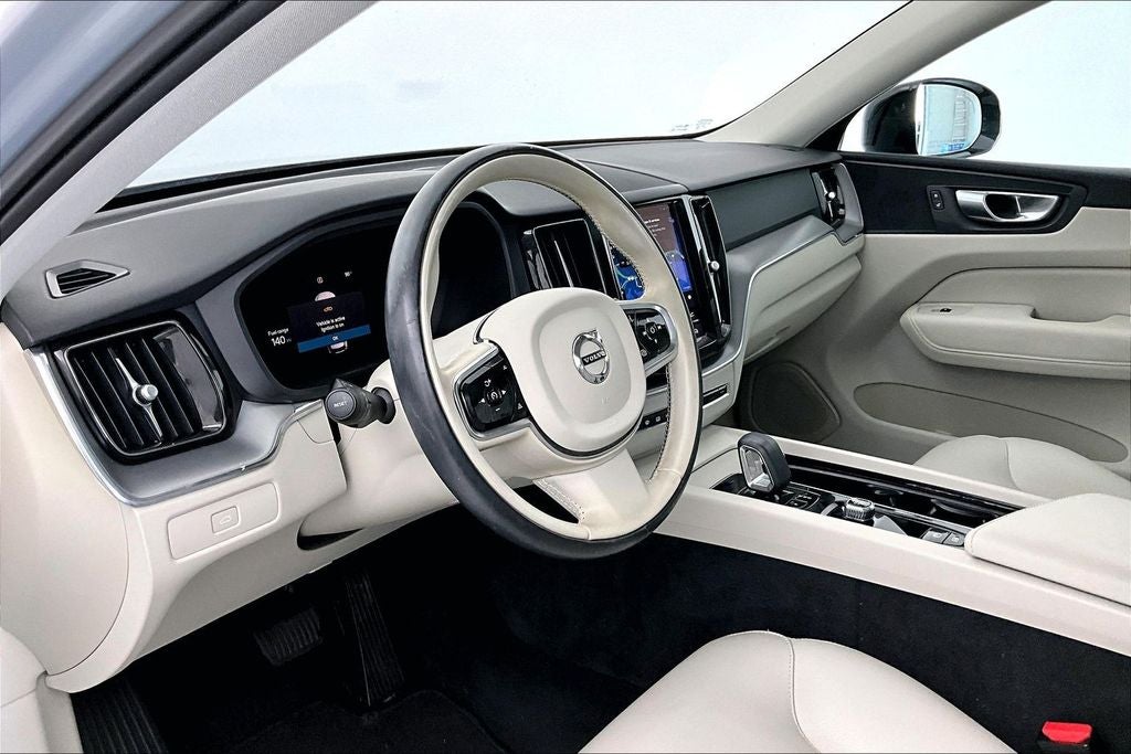 2024 Volvo XC60 B5 Core Dark Theme