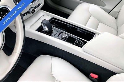 2024 Volvo XC60 B5 Core Dark Theme