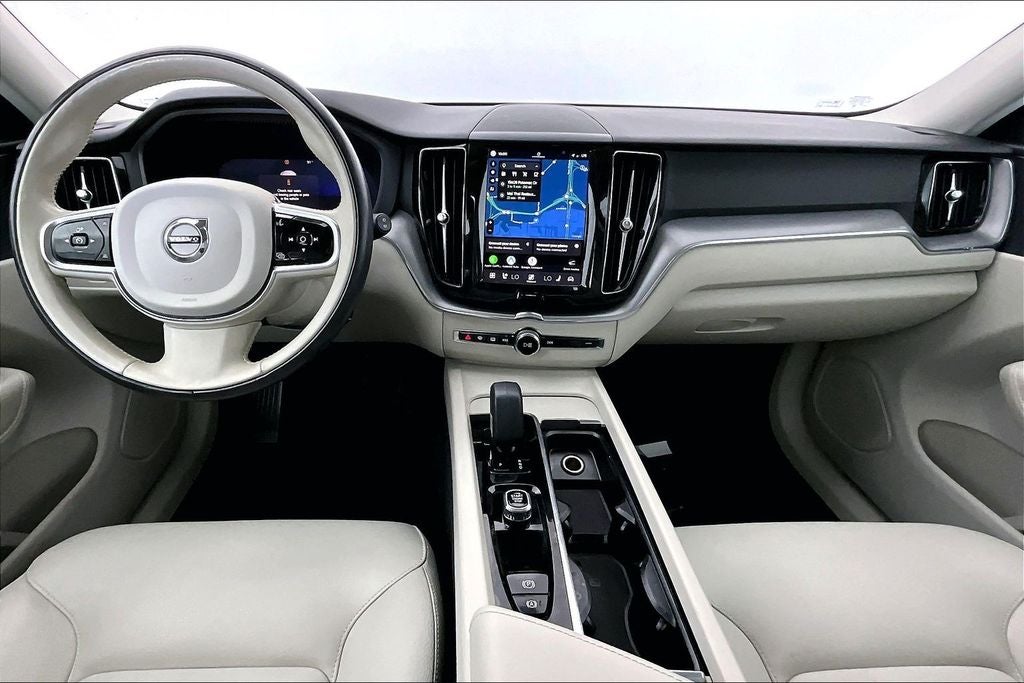2024 Volvo XC60 B5 Core Dark Theme