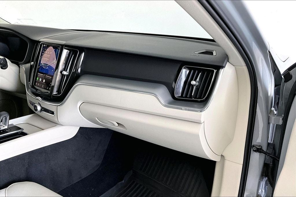 2024 Volvo XC60 B5 Core Dark Theme