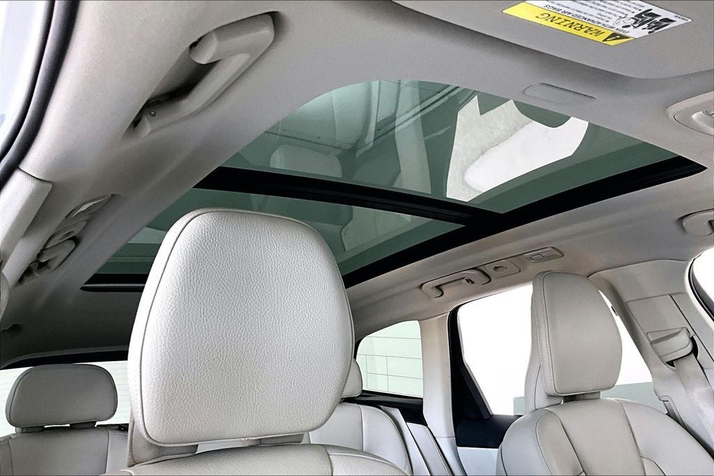 2024 Volvo XC60 B5 Core Dark Theme
