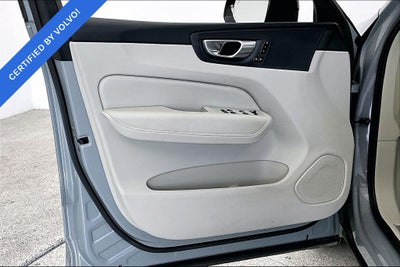 2024 Volvo XC60 B5 Core Dark Theme
