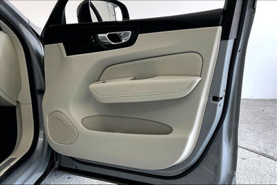 2024 Volvo XC60 B5 Core Dark Theme