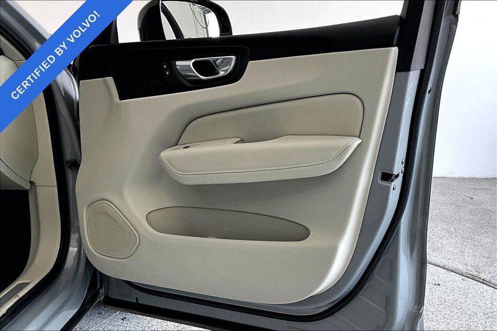 2024 Volvo XC60 B5 Core Dark Theme