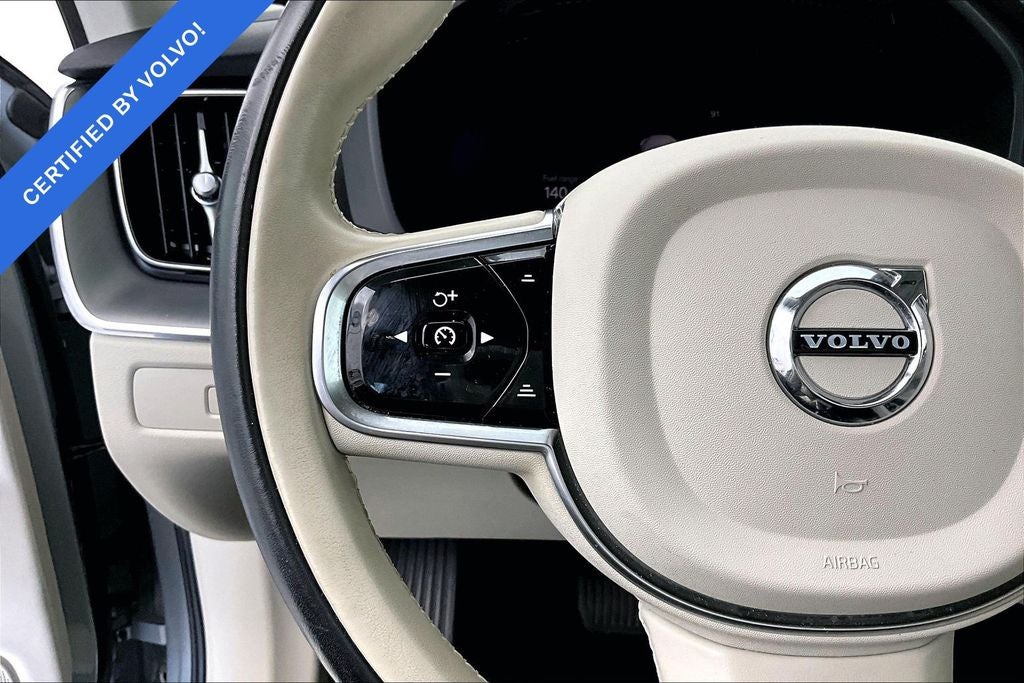 2024 Volvo XC60 B5 Core Dark Theme