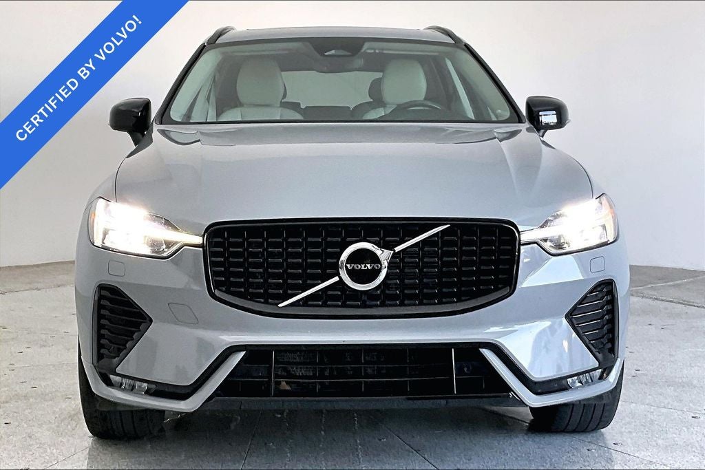 2024 Volvo XC60 B5 Core Dark Theme