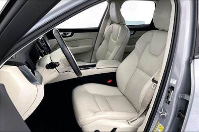 2024 Volvo XC60 B5 Core Dark Theme