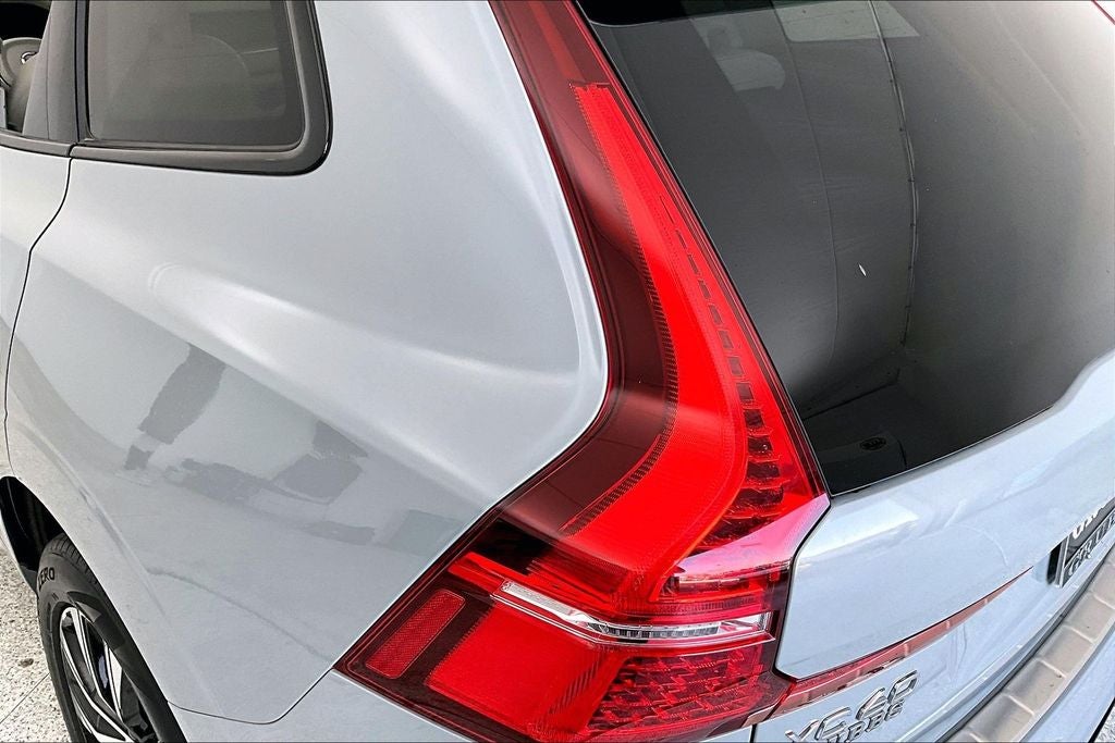2024 Volvo XC60 B5 Core Dark Theme