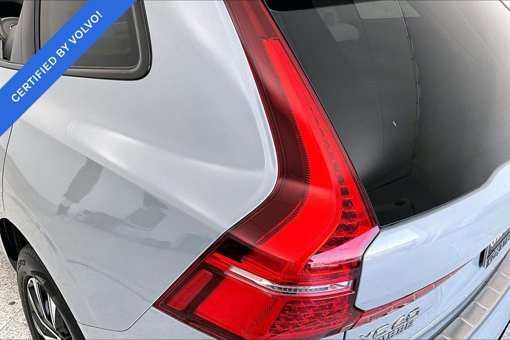 2024 Volvo XC60 B5 Core Dark Theme