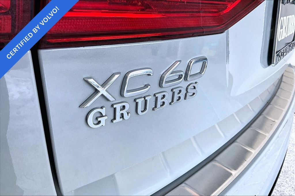 2024 Volvo XC60 B5 Core Dark Theme