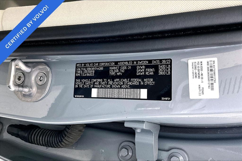 2024 Volvo XC60 B5 Core Dark Theme