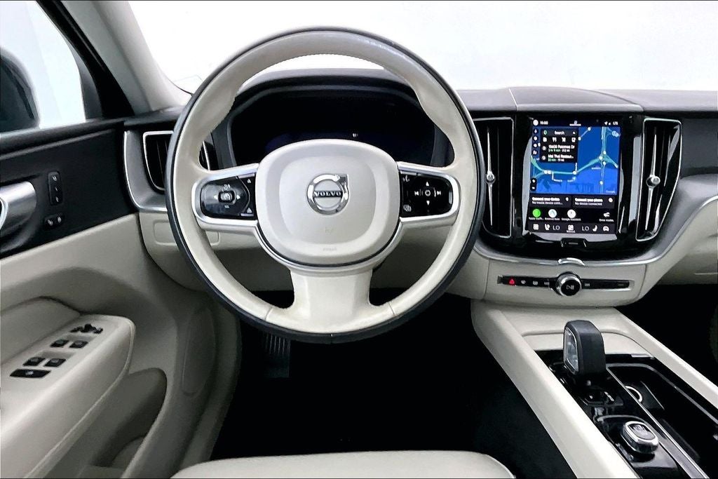 2024 Volvo XC60 B5 Core Dark Theme