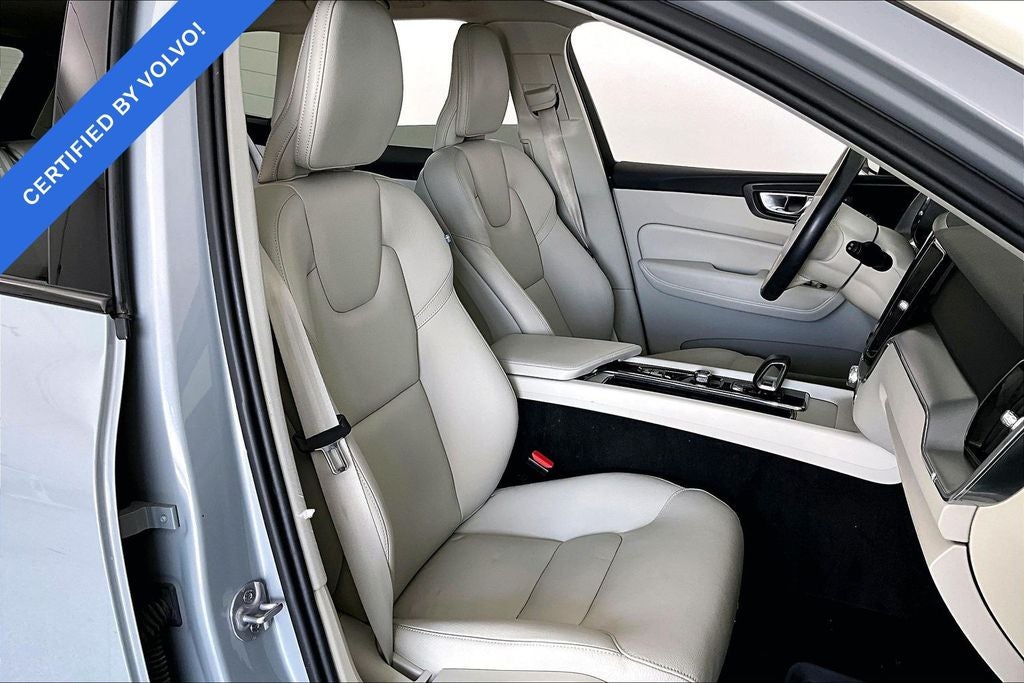 2024 Volvo XC60 B5 Core Dark Theme