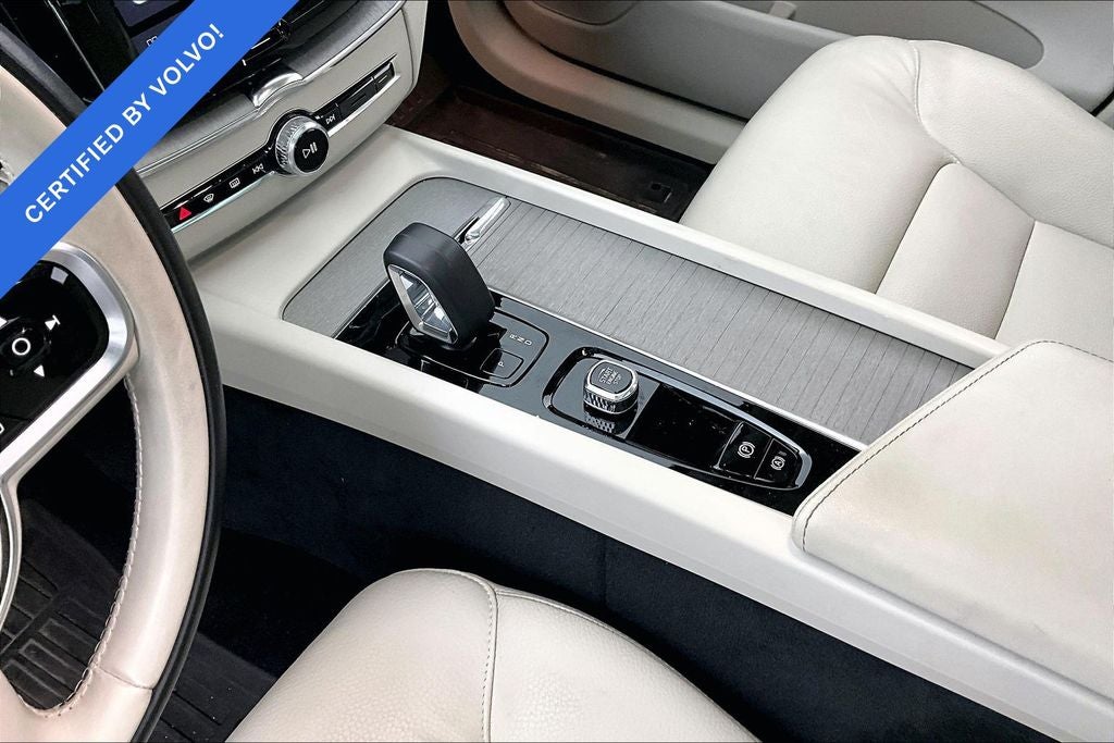2024 Volvo XC60 B5 Plus Dark Theme