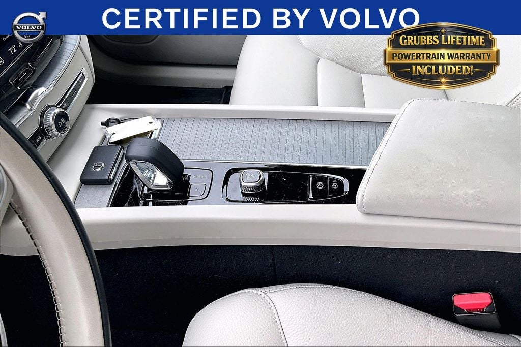 2024 Volvo XC60 B5 Plus Dark Theme