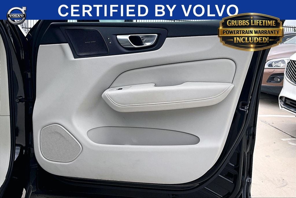 2024 Volvo XC60 B5 Plus Dark Theme