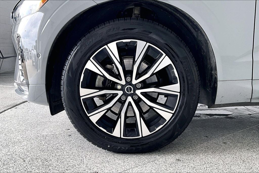 2024 Volvo XC60 B5 Plus Dark Theme