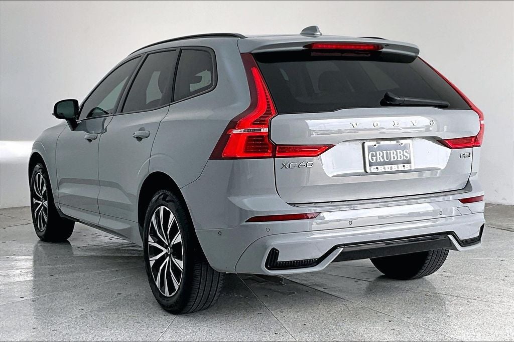 2024 Volvo XC60 B5 Plus Dark Theme