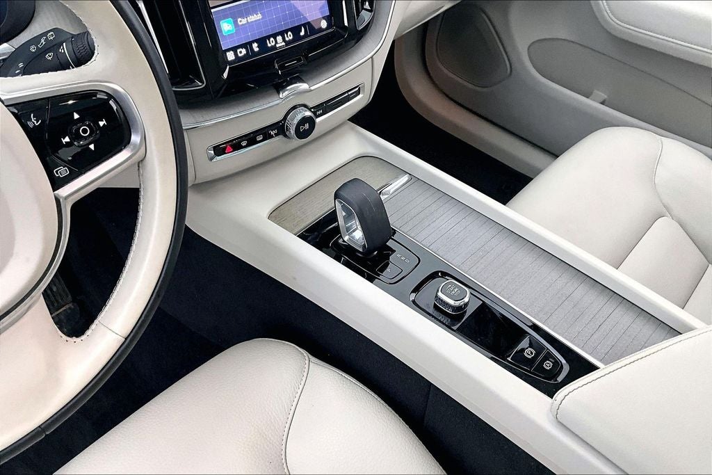 2024 Volvo XC60 B5 Plus Dark Theme