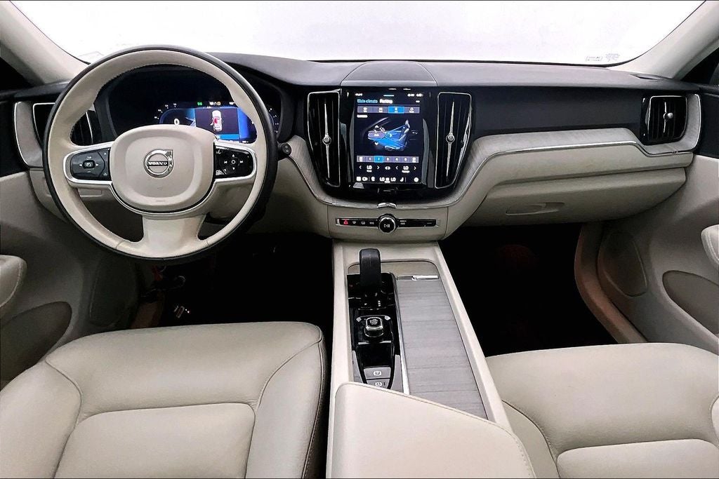 2024 Volvo XC60 B5 Plus Dark Theme