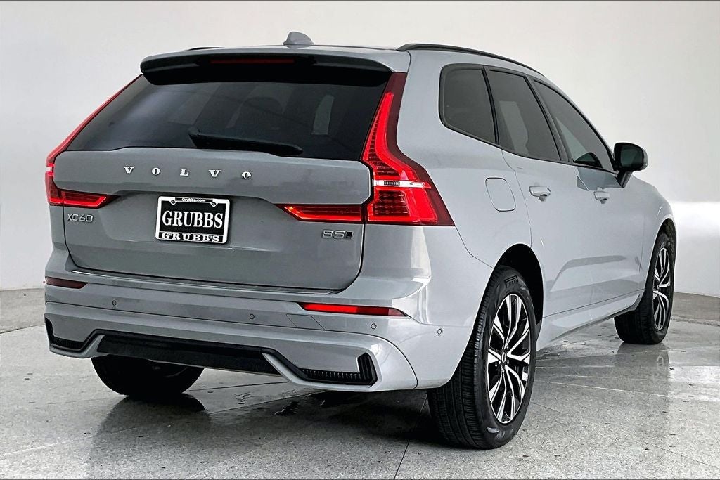 2024 Volvo XC60 B5 Plus Dark Theme