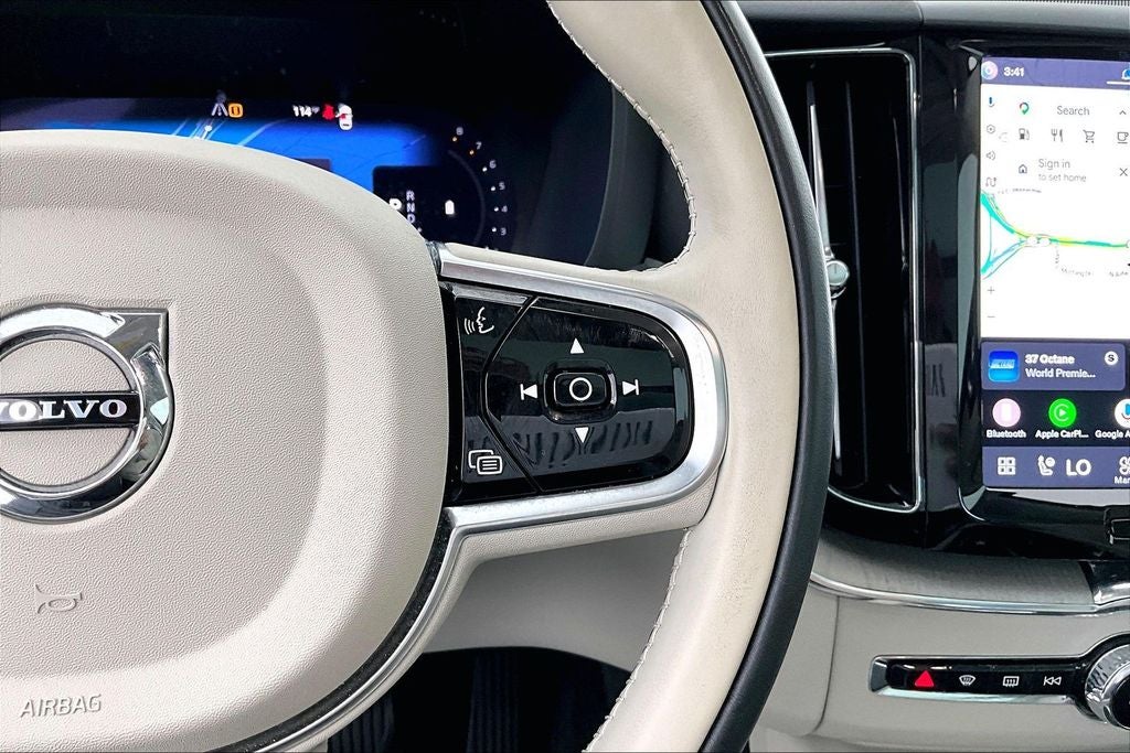 2024 Volvo XC60 B5 Plus Dark Theme