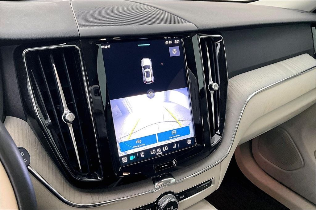 2024 Volvo XC60 B5 Plus Dark Theme