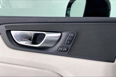 2024 Volvo XC60 B5 Plus Dark Theme