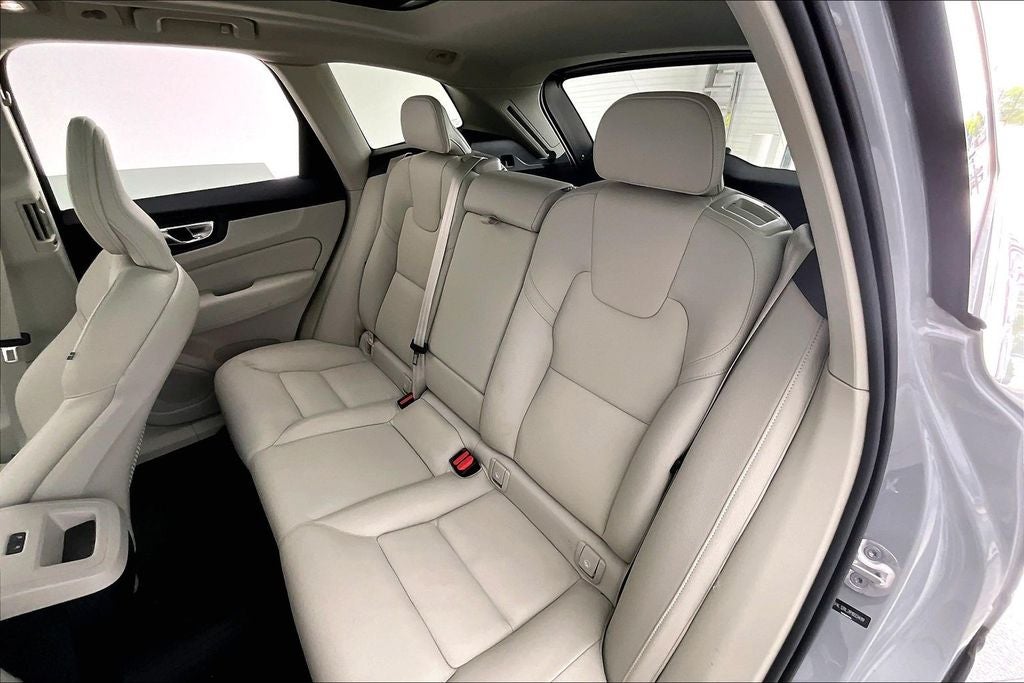 2024 Volvo XC60 B5 Plus Dark Theme