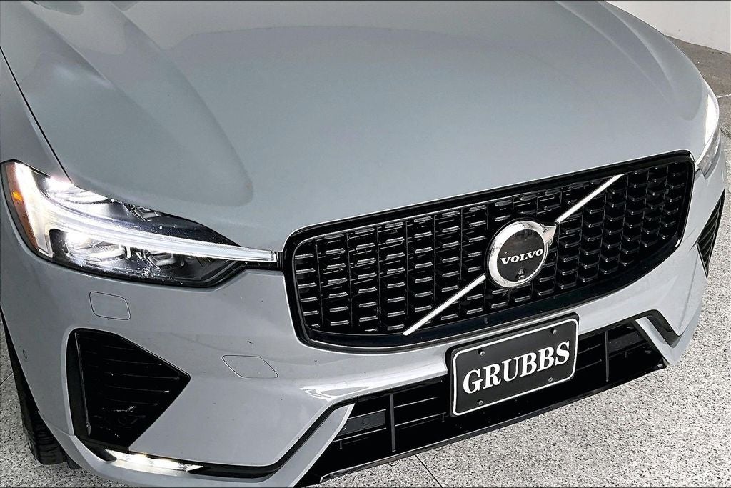 2024 Volvo XC60 B5 Plus Dark Theme
