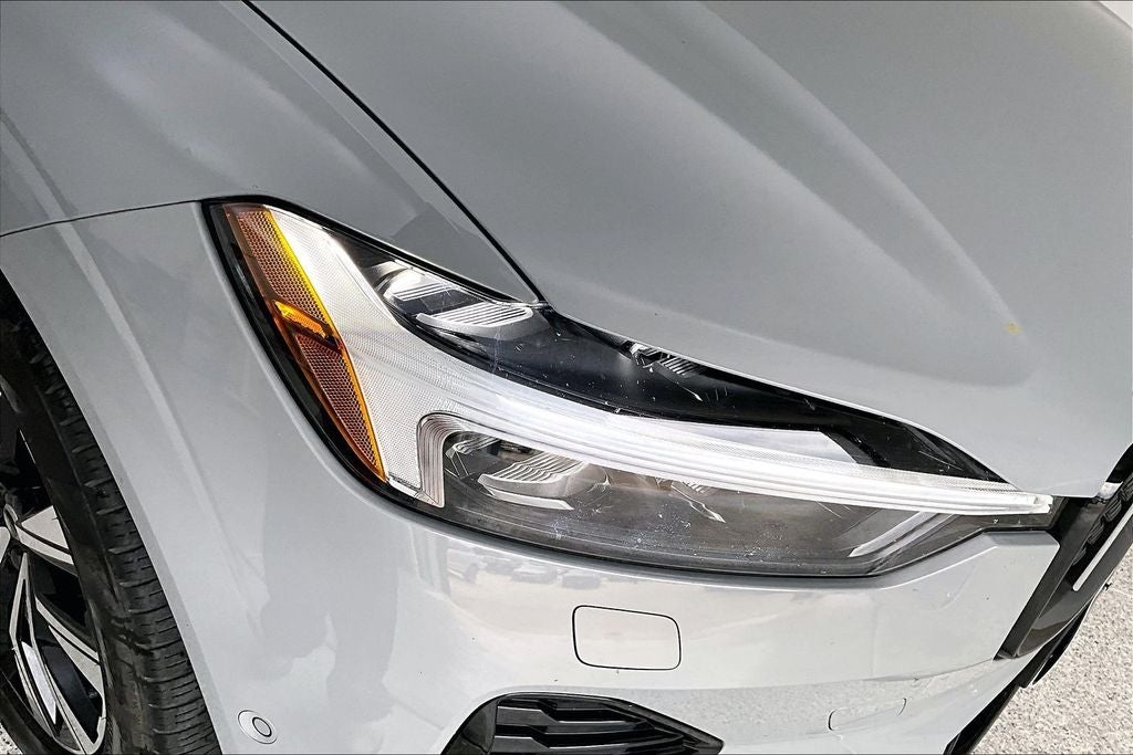 2024 Volvo XC60 B5 Plus Dark Theme
