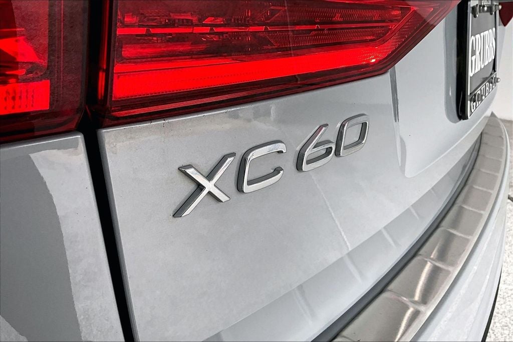 2024 Volvo XC60 B5 Plus Dark Theme