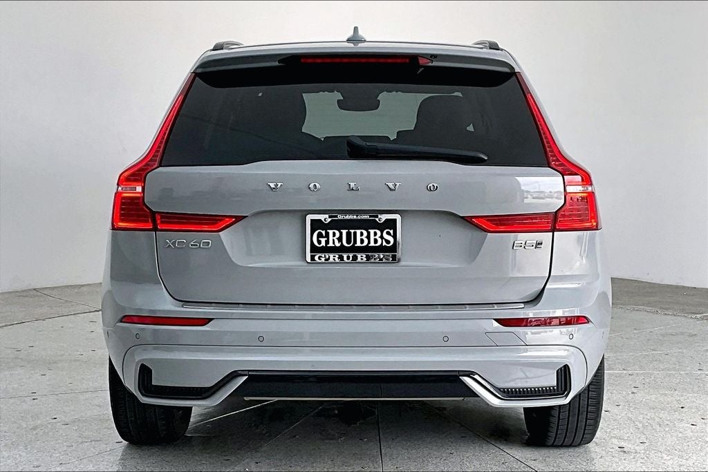 2024 Volvo XC60 B5 Plus Dark Theme
