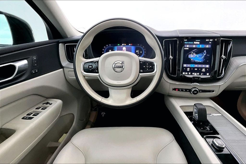 2024 Volvo XC60 B5 Plus Dark Theme