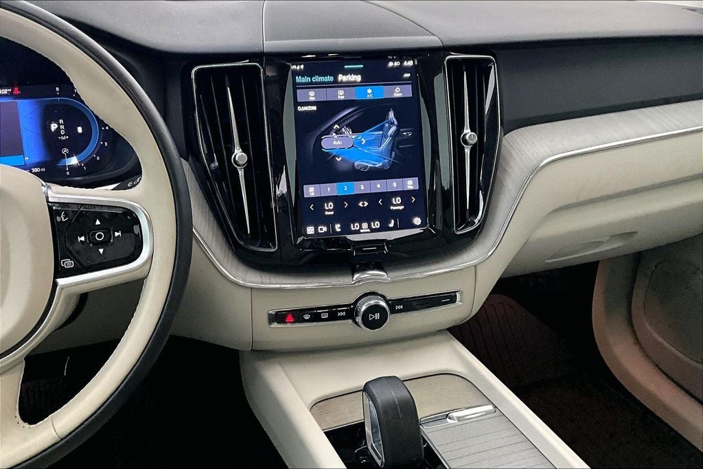 2024 Volvo XC60 B5 Plus Dark Theme