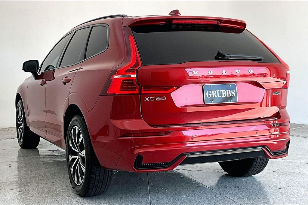 2024 Volvo XC60 B5 Plus Dark Theme