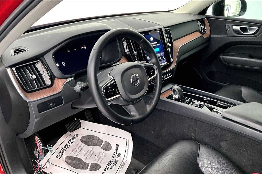 2024 Volvo XC60 B5 Plus Dark Theme