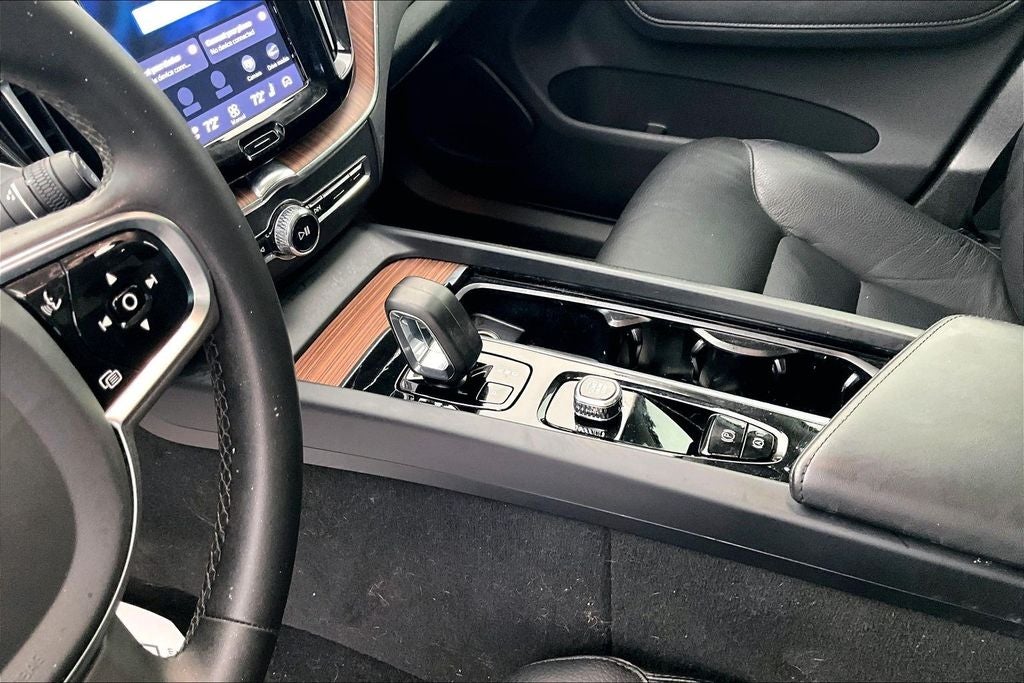 2024 Volvo XC60 B5 Plus Dark Theme