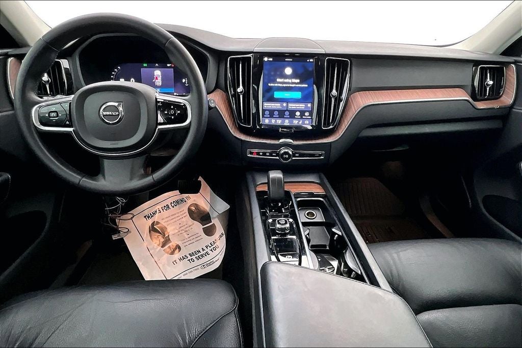 2024 Volvo XC60 B5 Plus Dark Theme