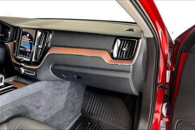 2024 Volvo XC60 B5 Plus Dark Theme