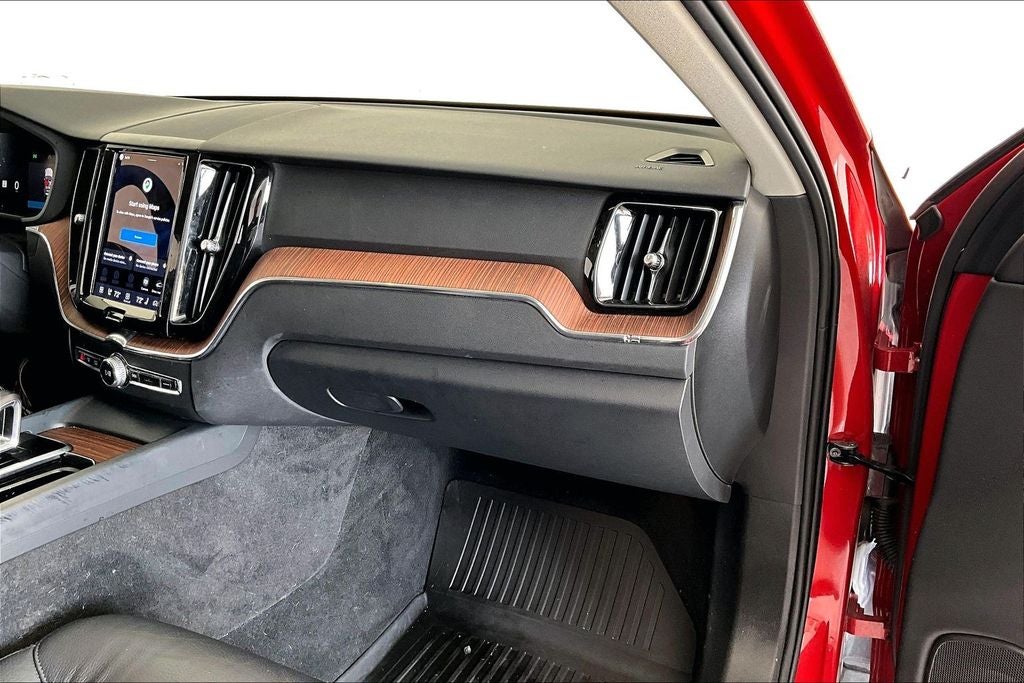 2024 Volvo XC60 B5 Plus Dark Theme