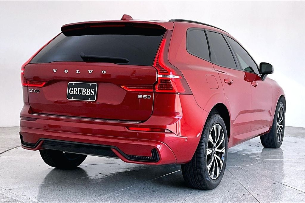 2024 Volvo XC60 B5 Plus Dark Theme