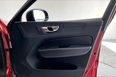 2024 Volvo XC60 B5 Plus Dark Theme