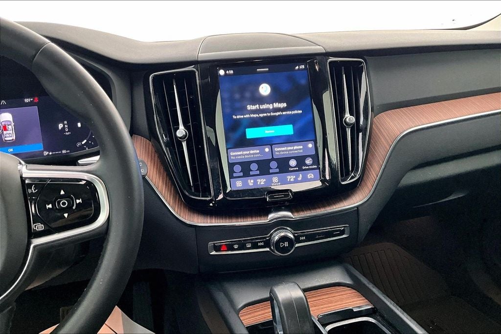 2024 Volvo XC60 B5 Plus Dark Theme