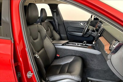 2024 Volvo XC60 B5 Plus Dark Theme
