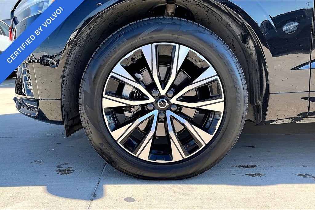 2024 Volvo XC60 B5 Plus Dark Theme